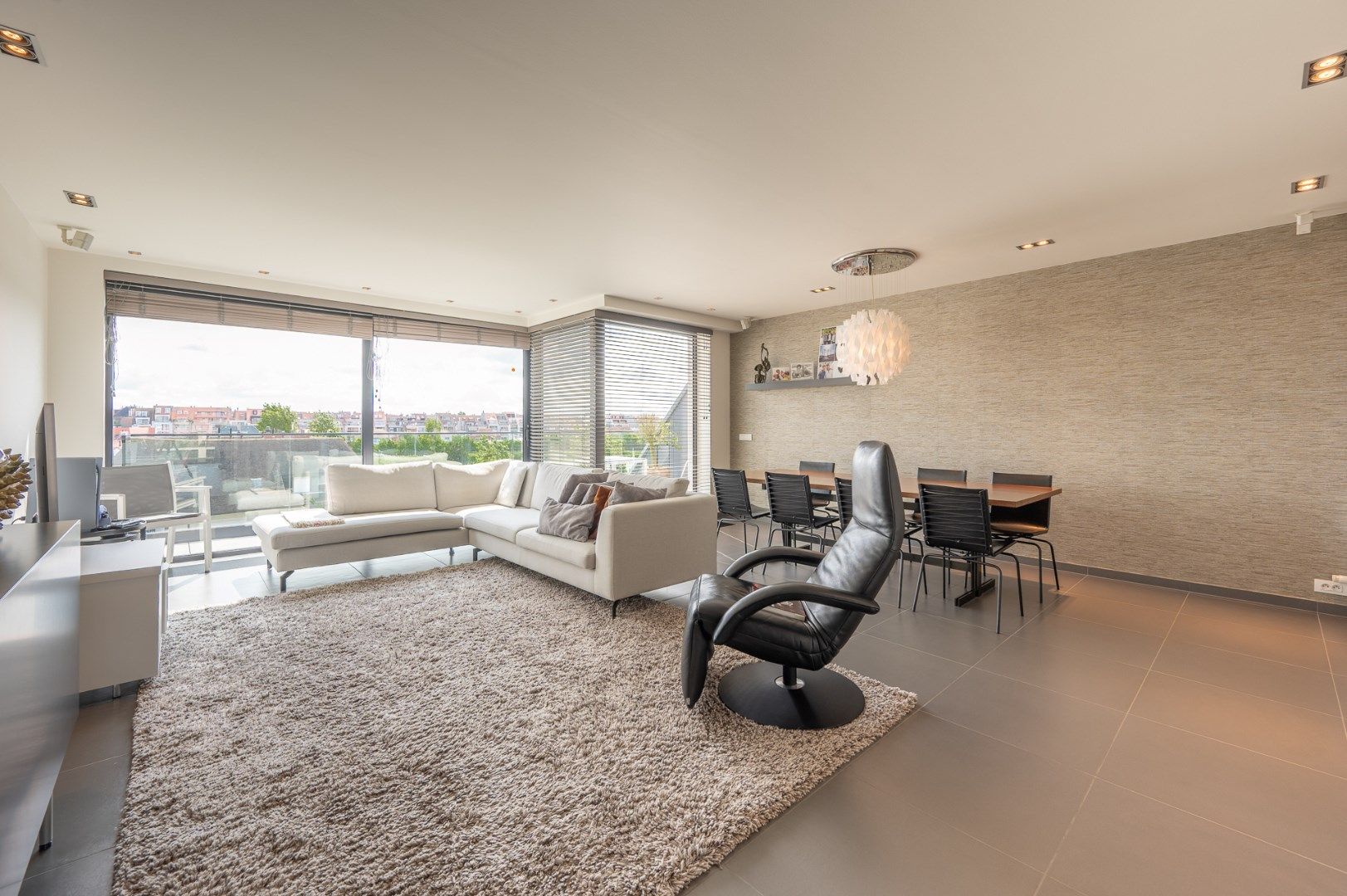 Ruim appartement met 4 slaapkamers in res La Reserve op 100m van het Albertstrand  foto {{pictureIndex}}