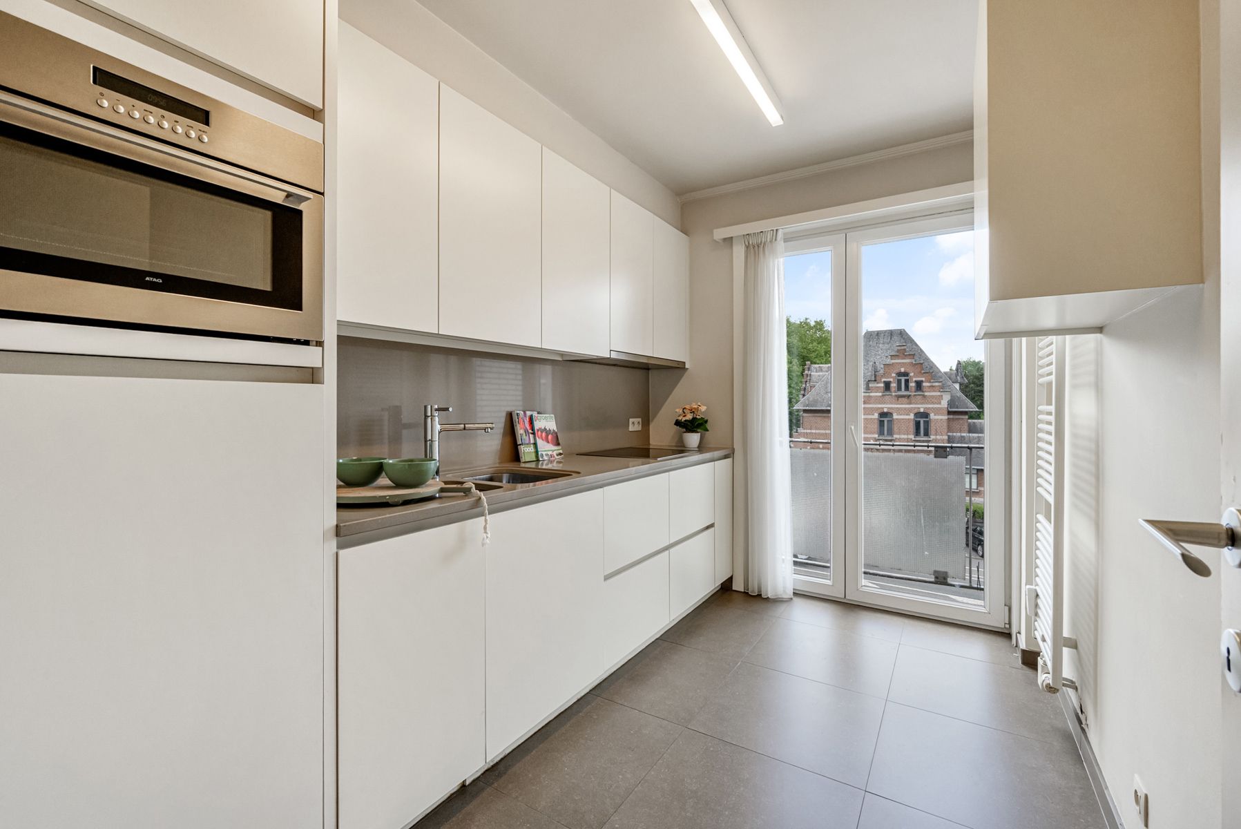 Gerenoveerd 2 slaapkamer appartement met privé kelder foto 5