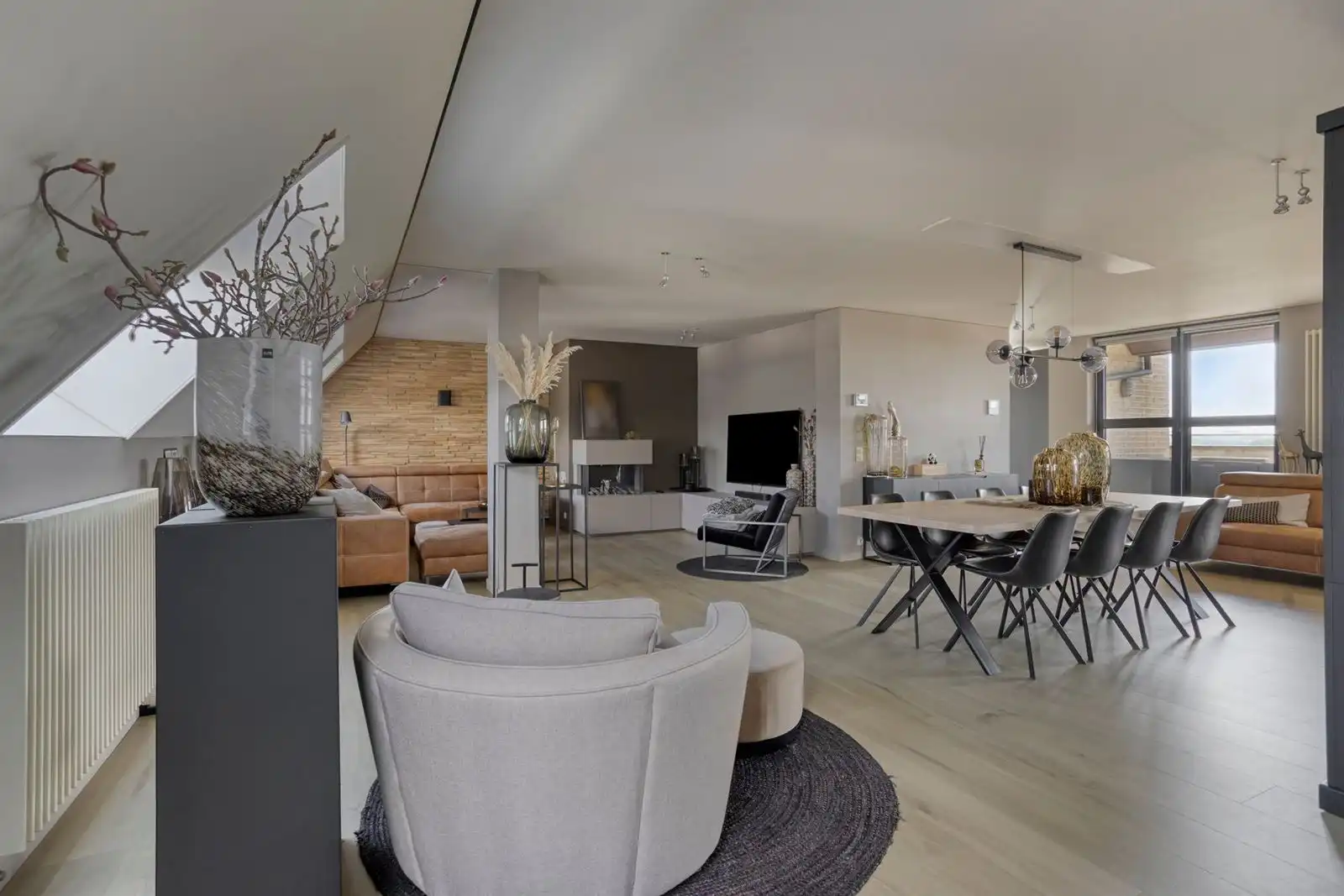 Lichtrijke duplex appartement met 3 slaapkamers foto 3