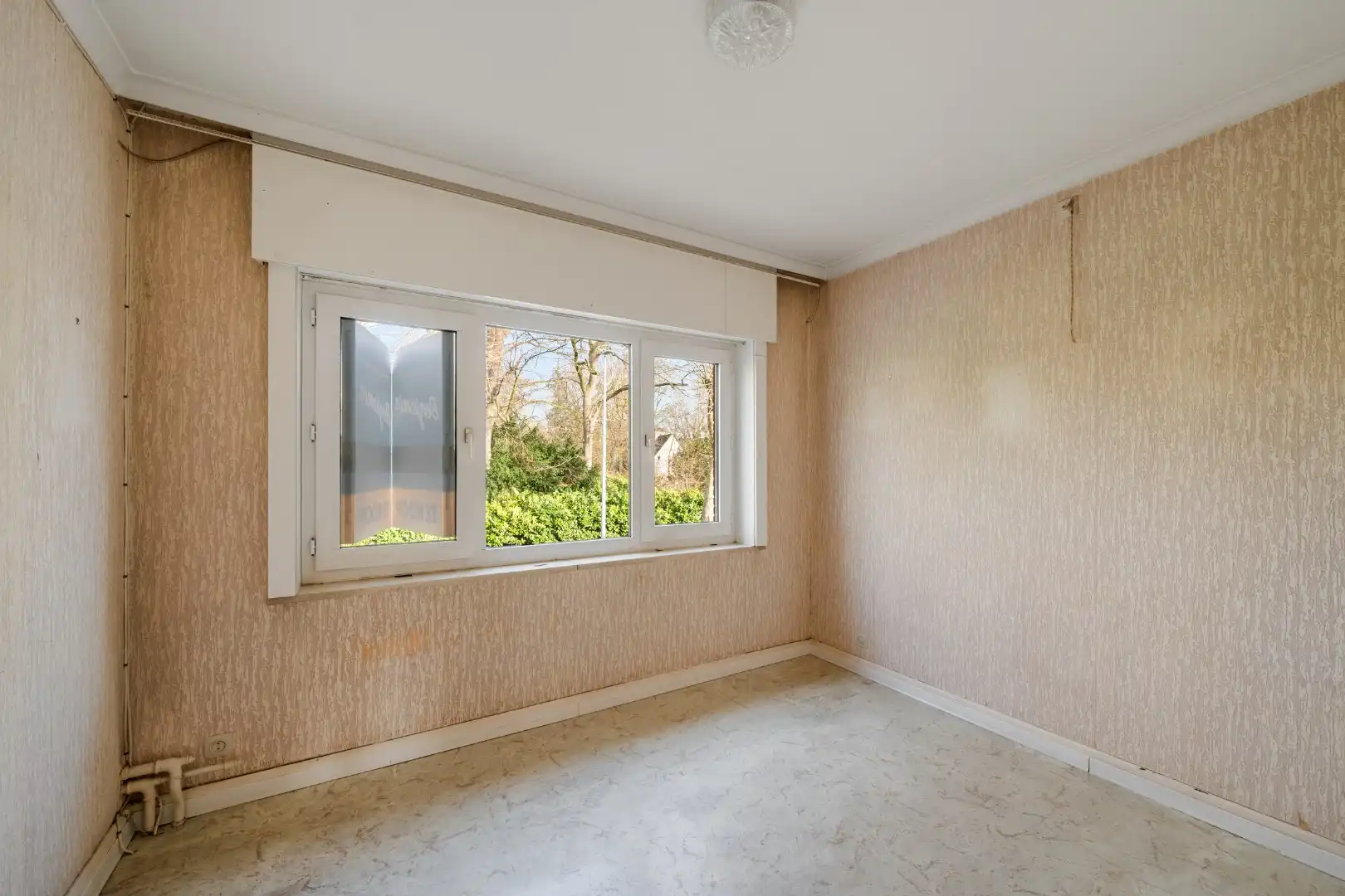 Woning met 3 slaapkamers en grote zolder, garage en zonnige tuin in Izegem foto 12