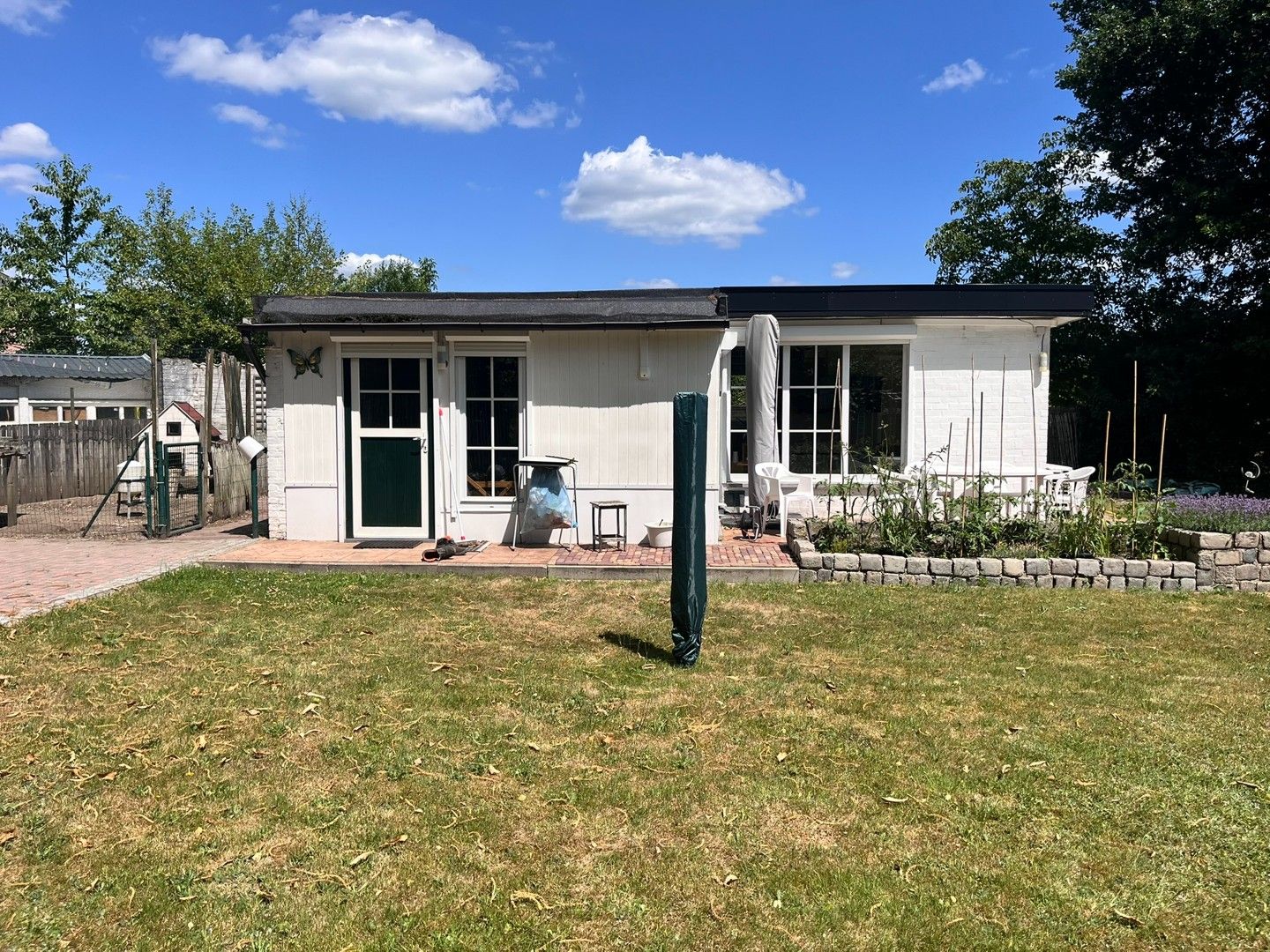Bungalow met garage en tuin foto 5