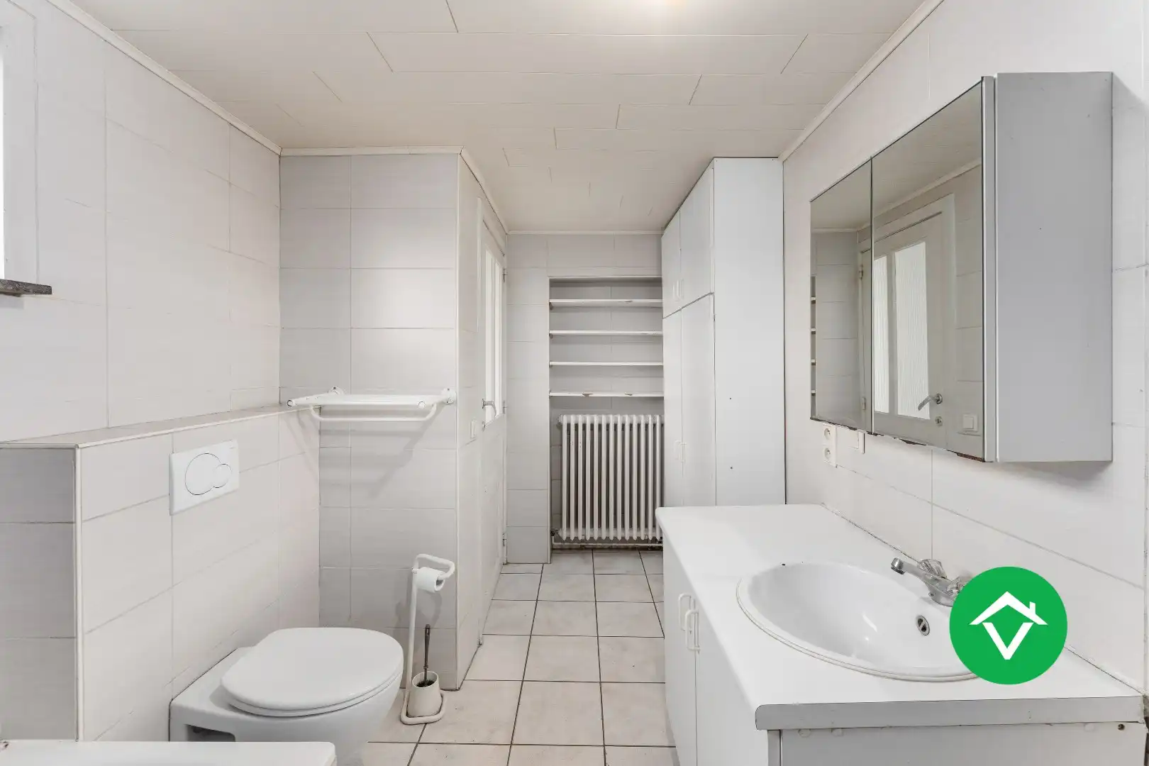 Ruim herenhuis met 4 slaapkamers en aparte garagebox in centrum Gistel foto 14