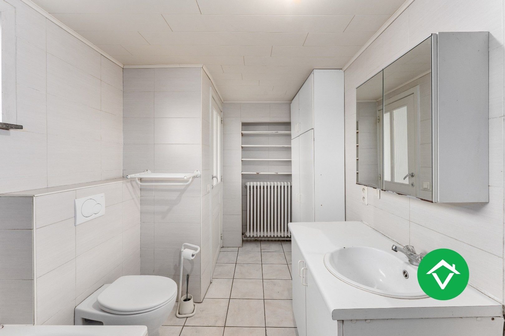 Ruim herenhuis met 4 slaapkamers en aparte garagebox in centrum Gistel foto 13