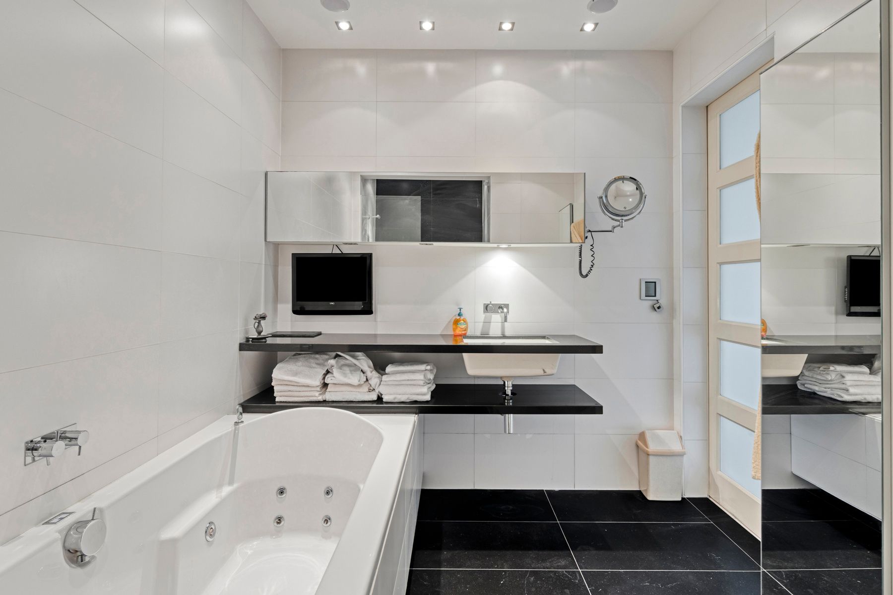 2 slpk appartement met terras & staanplaats in Solbosch foto 19