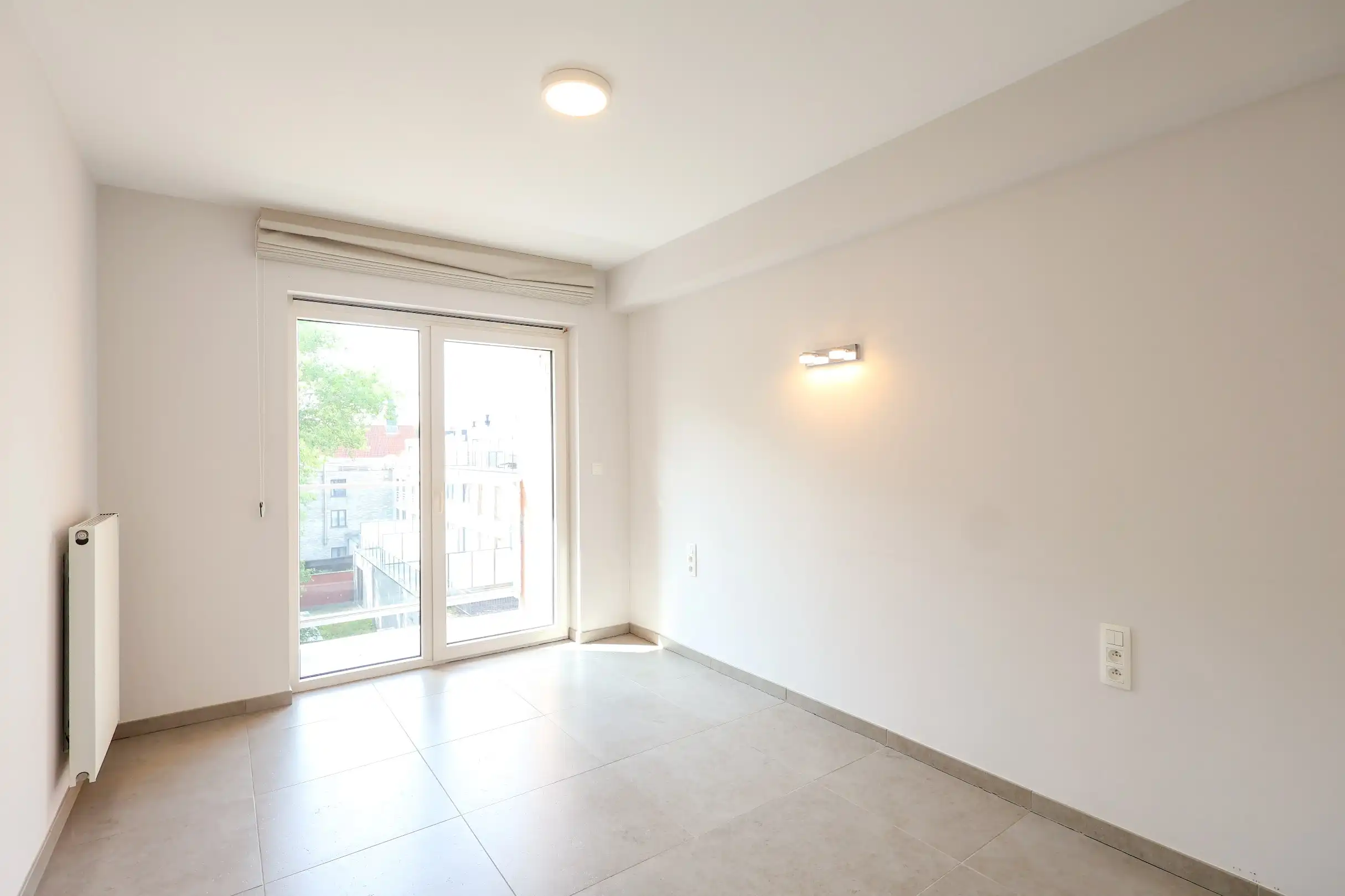 Instapklaar appartement met terras op toplocatie! foto 11