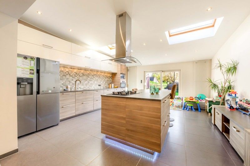 PERFECTE STARTERSWONING! Tot in de puntjes gerenoveerde woning nabij hartje Beveren-Leie! foto 9