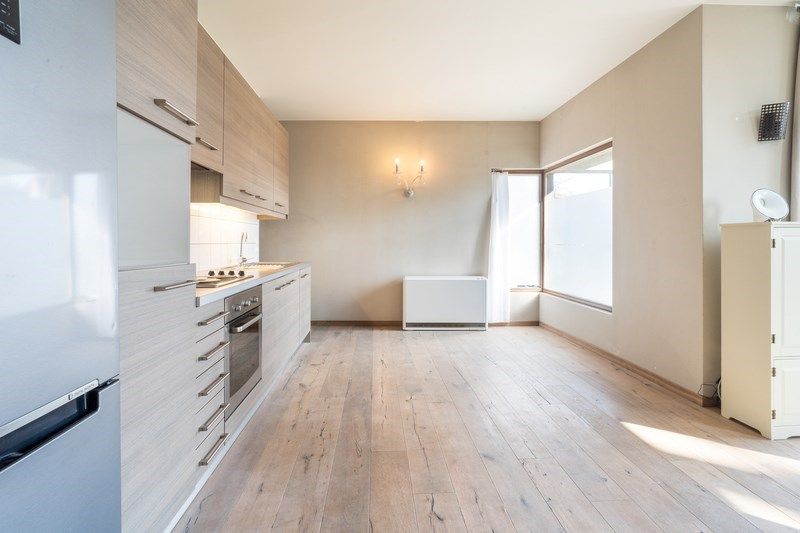 GELIJKVLOERS APPARTEMENT MET AUTOSTAANPLAATS foto 3
