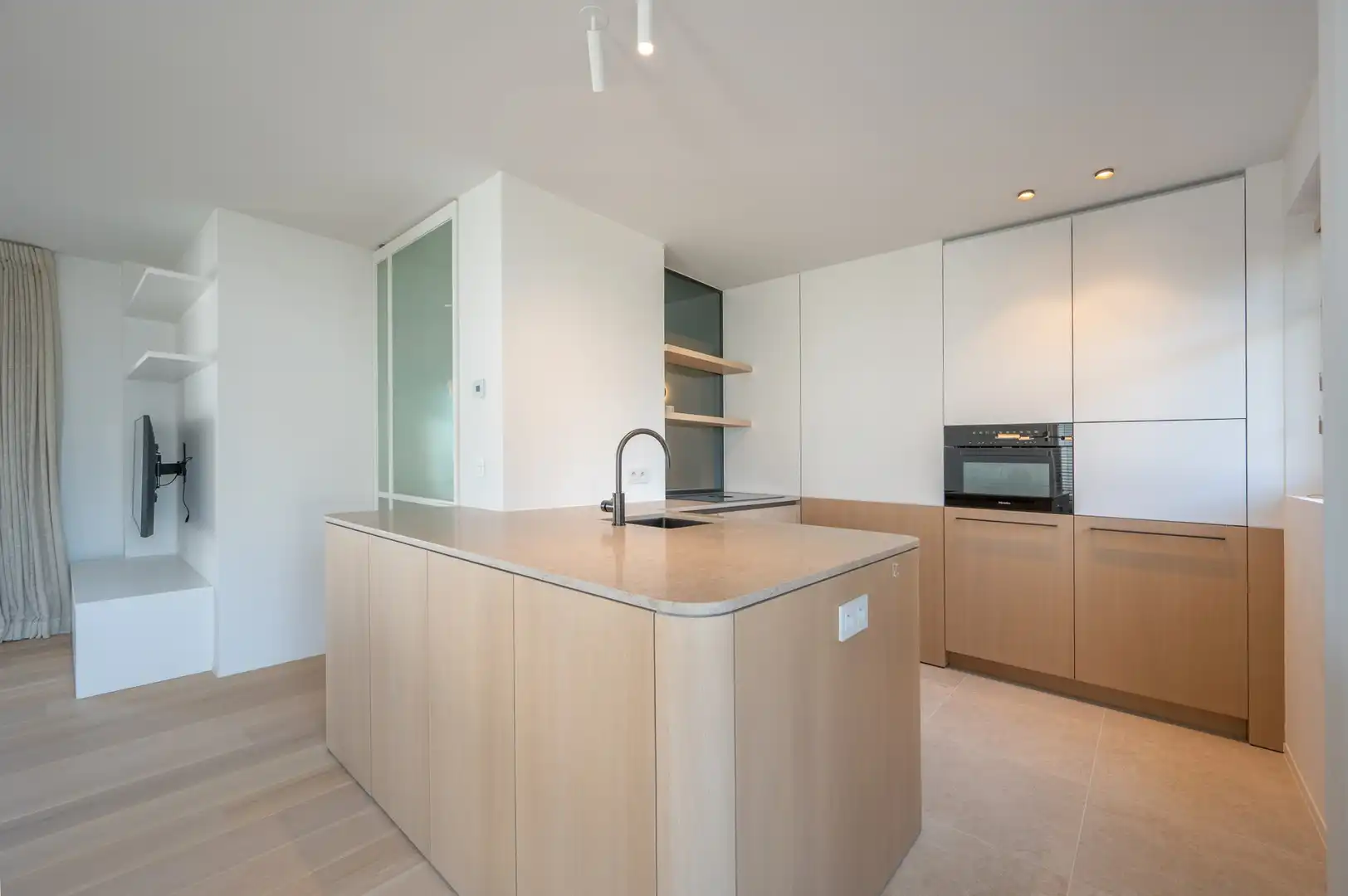 Luxueus gerenoveerd hoekappartement met zeezicht vlakbij de wandeldijk in het Zoute. foto 9
