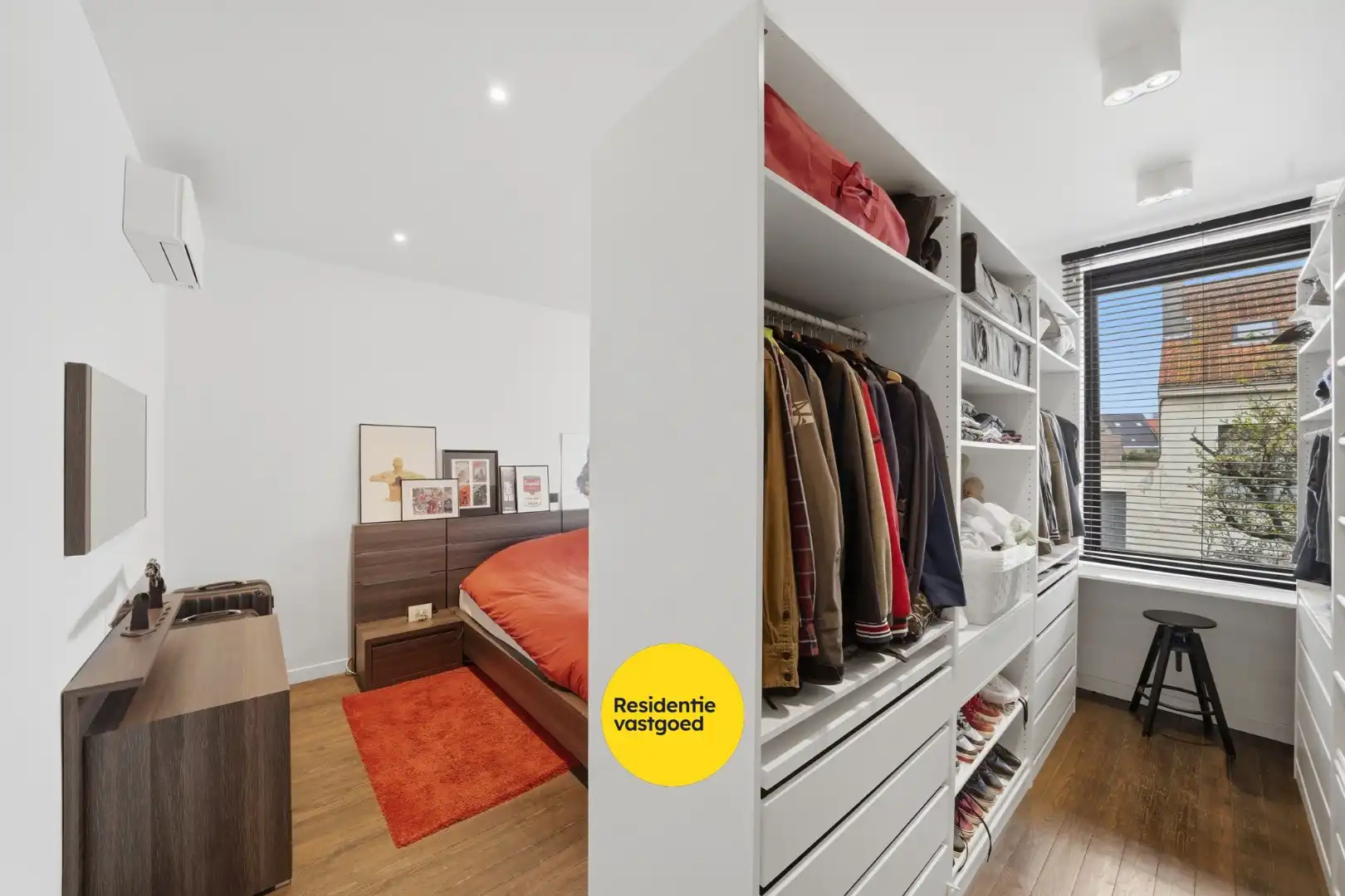 Volledig gerenoveerde woning met zonnige buitenruimte foto 16