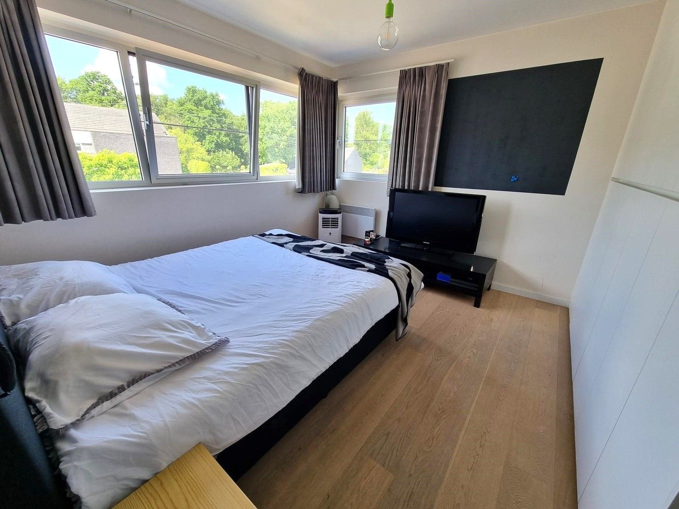 Prachtige villa woning, rustig gelegen met zonnige, diepe tuin voorzien van zwembad en poolhouse. foto 17