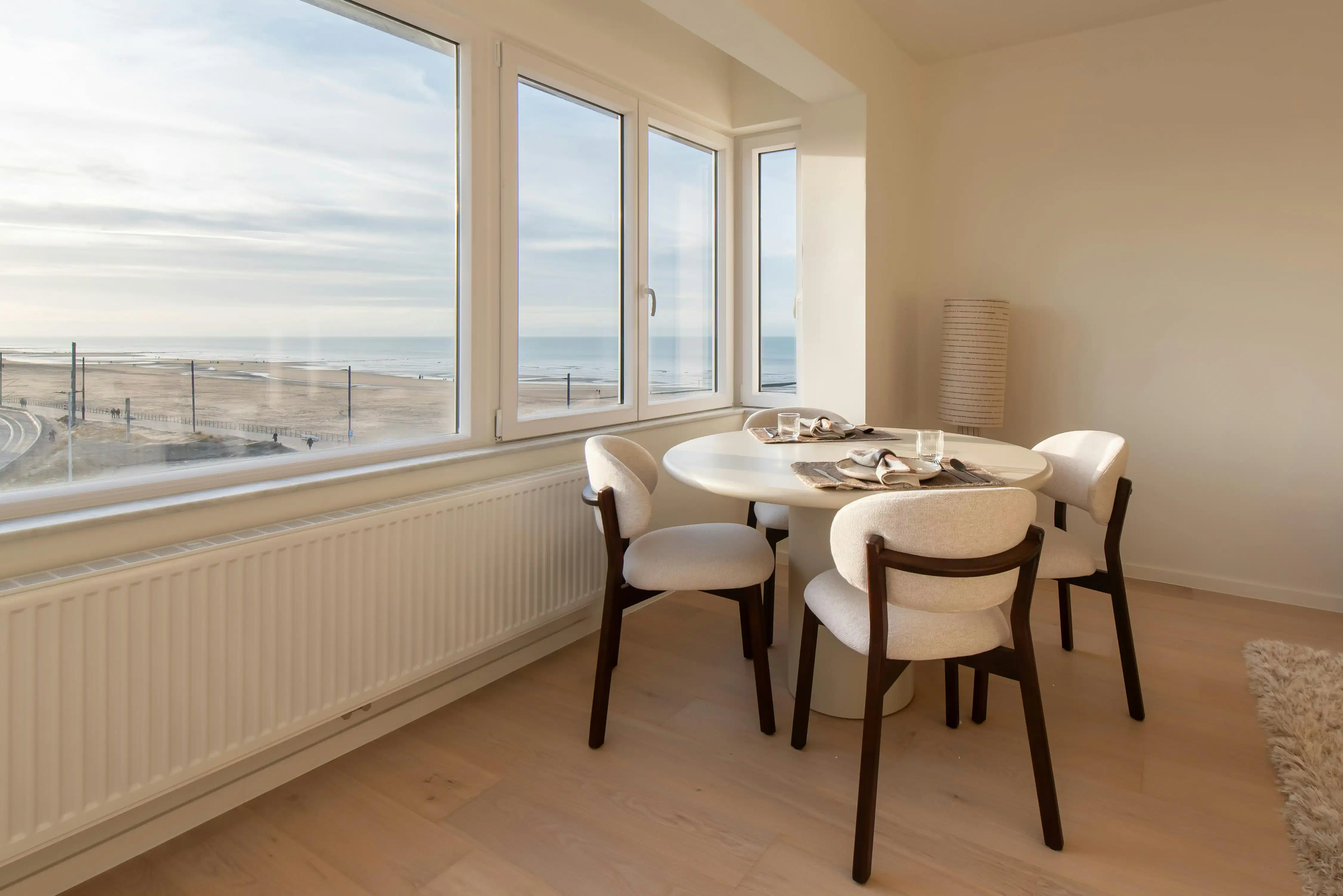 Prachtig gerenoveerd appartement met zijdelings zeezicht  foto {{pictureIndex}}