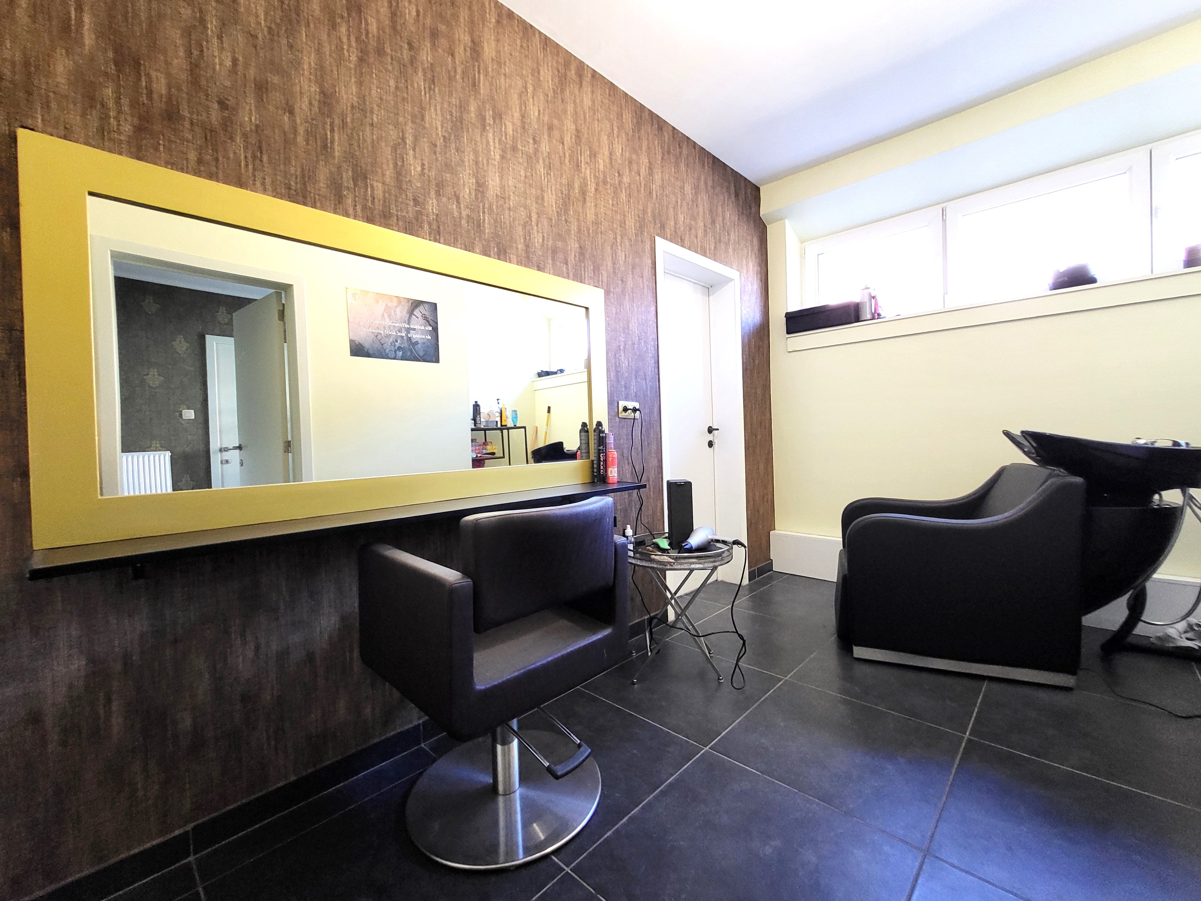 Prachtig gerenoveerde woning en bijgebouw op 571m² met commerciële doeleinden.  foto 14