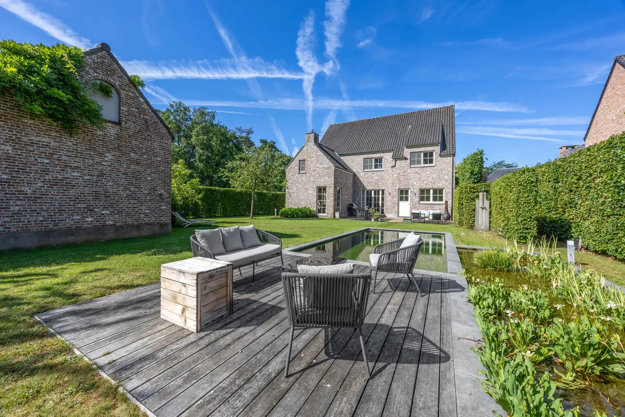 Rustig gelegen villa met prachtige tuin en zwemvijver foto 42