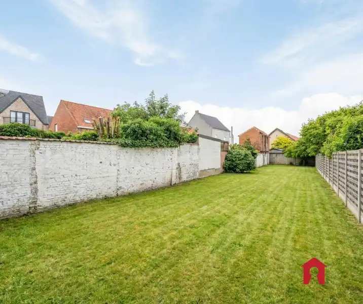 Gerenoveerde ruime gezinswoning met handelsruimte, garage, tuin en 3 slaapkamers op een perceel van 391 m² in het centrum van Wakken. foto 27