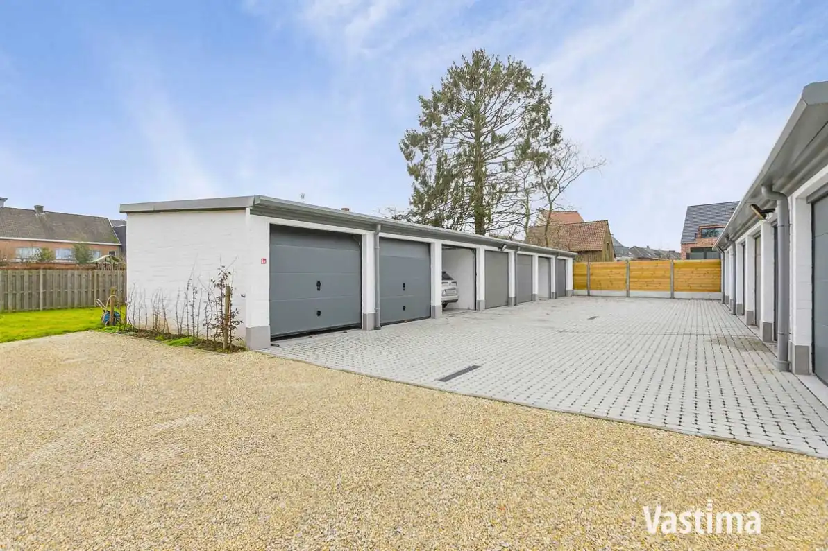 Recent appartement met 2 slaapkamers, terras, lift en garage foto 19