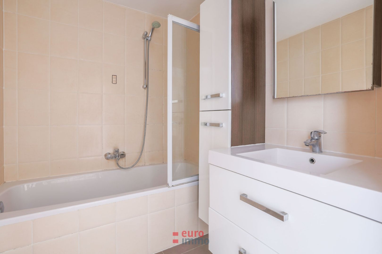 Lichtrijk appartement met 2 slaapkamers in de historische stadskern! foto 9