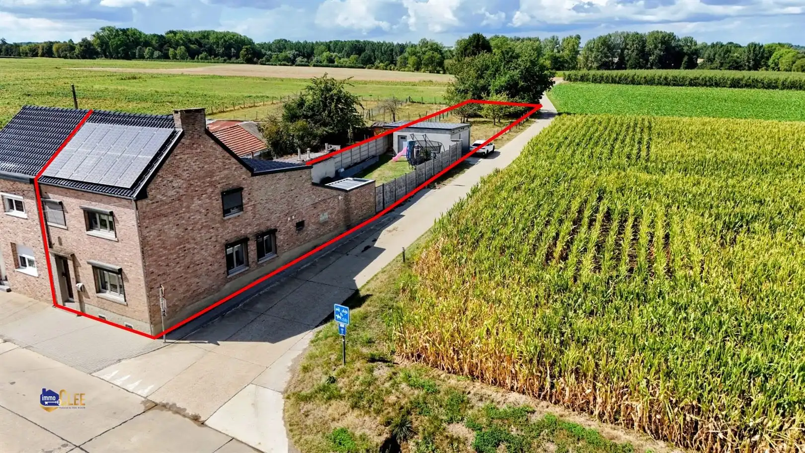 Instapklare woning omgeven door groen foto 2