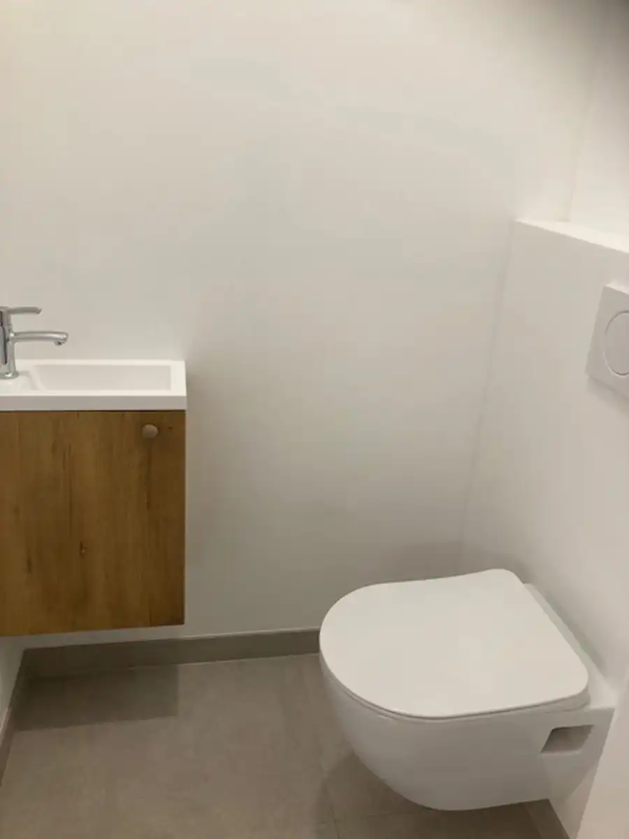 Totaal gerenoveerde, energiezuinige woning foto 14
