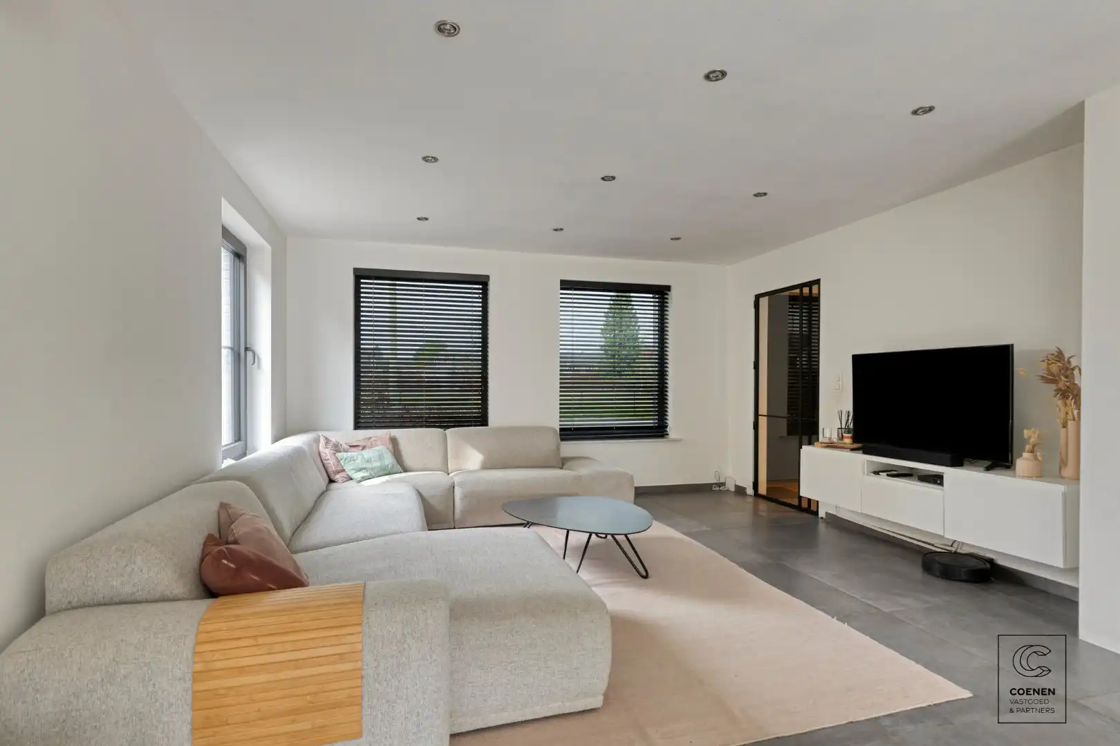 Gerenoveerde woning met 4 à 5 slpk's op een gunstige ligging te Oelegem! foto 5