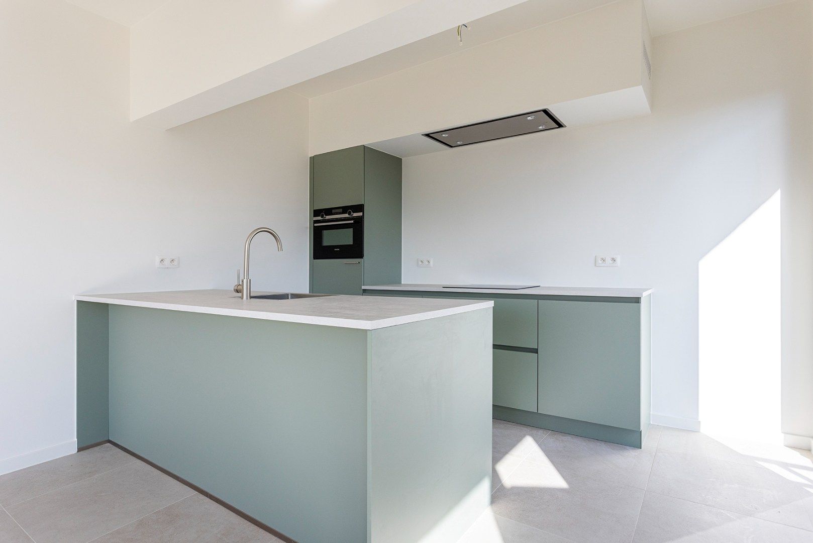 Prachtig gerenoveerd appartement (vernieuwbouw) met 2 slpks nabij De Roma! foto 5
