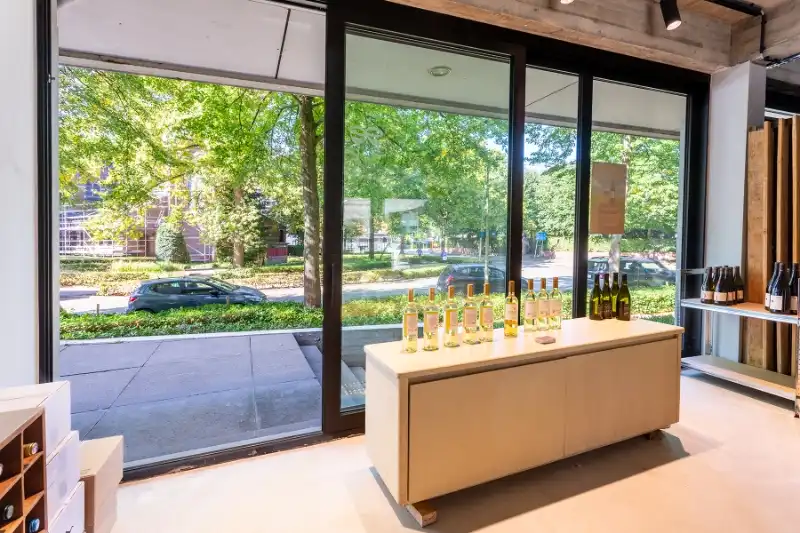 Prachtig handelspand met 2 grote etalages, gratis parking! Toplocatie Patio Donk! foto 19