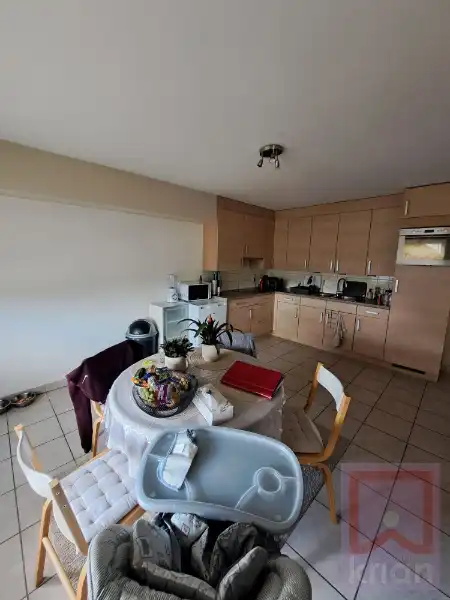 Ruim duplexapp met 3 slaapkamers, 2 auto staanplaatsen en tuin. foto 4