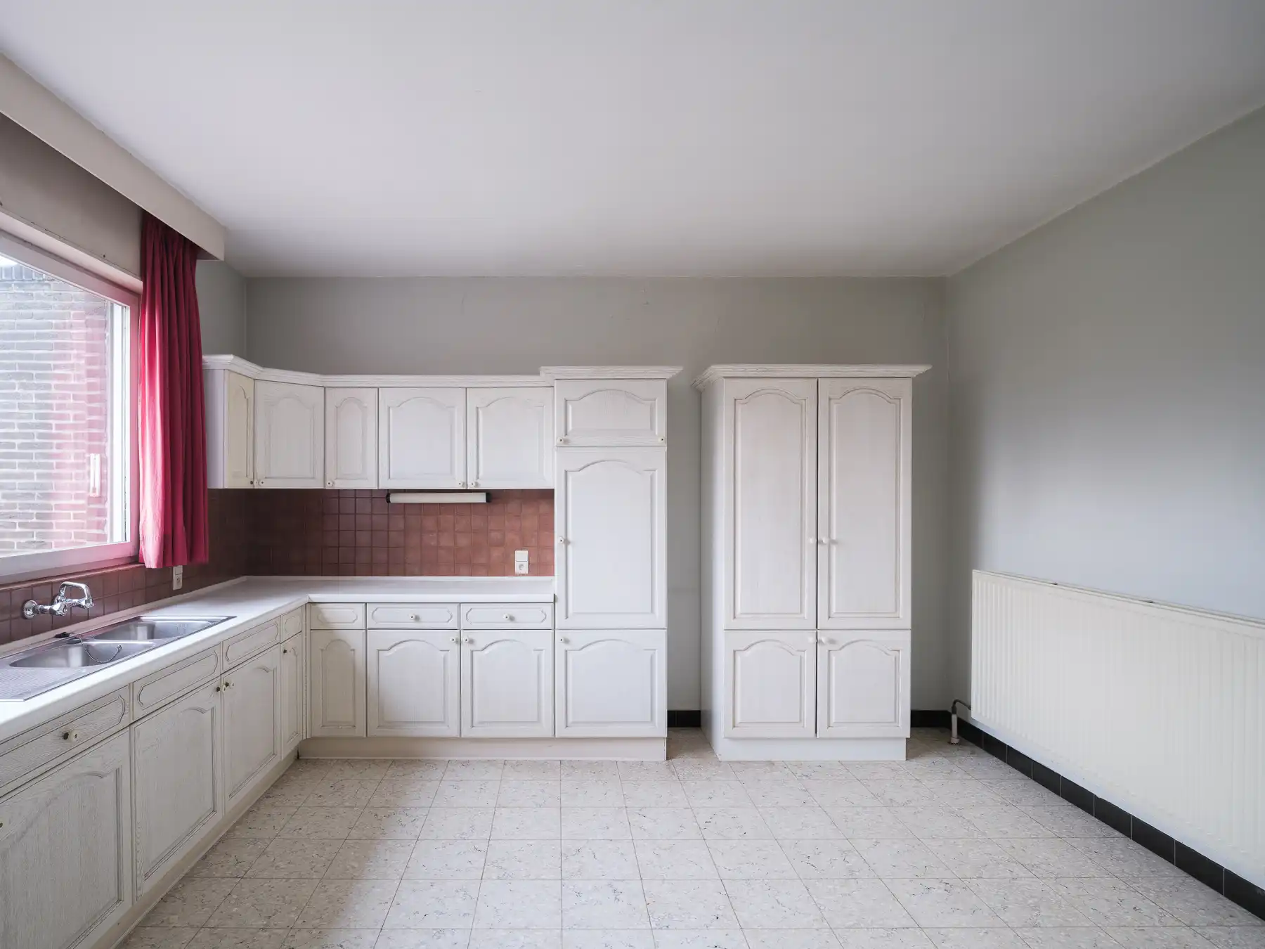 Op te frissen halfopen bebouwing met tuin en uitstekende bereikbaarheid foto 10