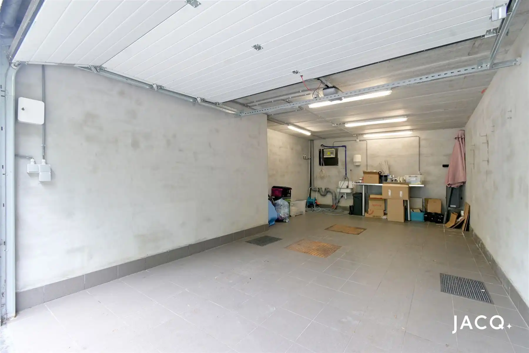 Gerenoveerde woning met 2slpk's, ruim terras en garage! foto 20