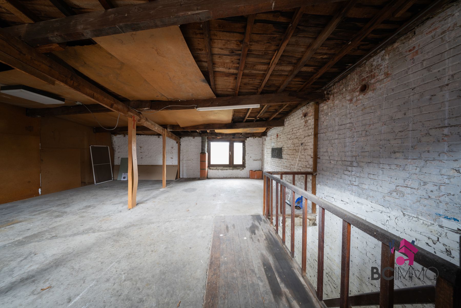 Karaktervolle woning met ruime tuin te Genk foto 24