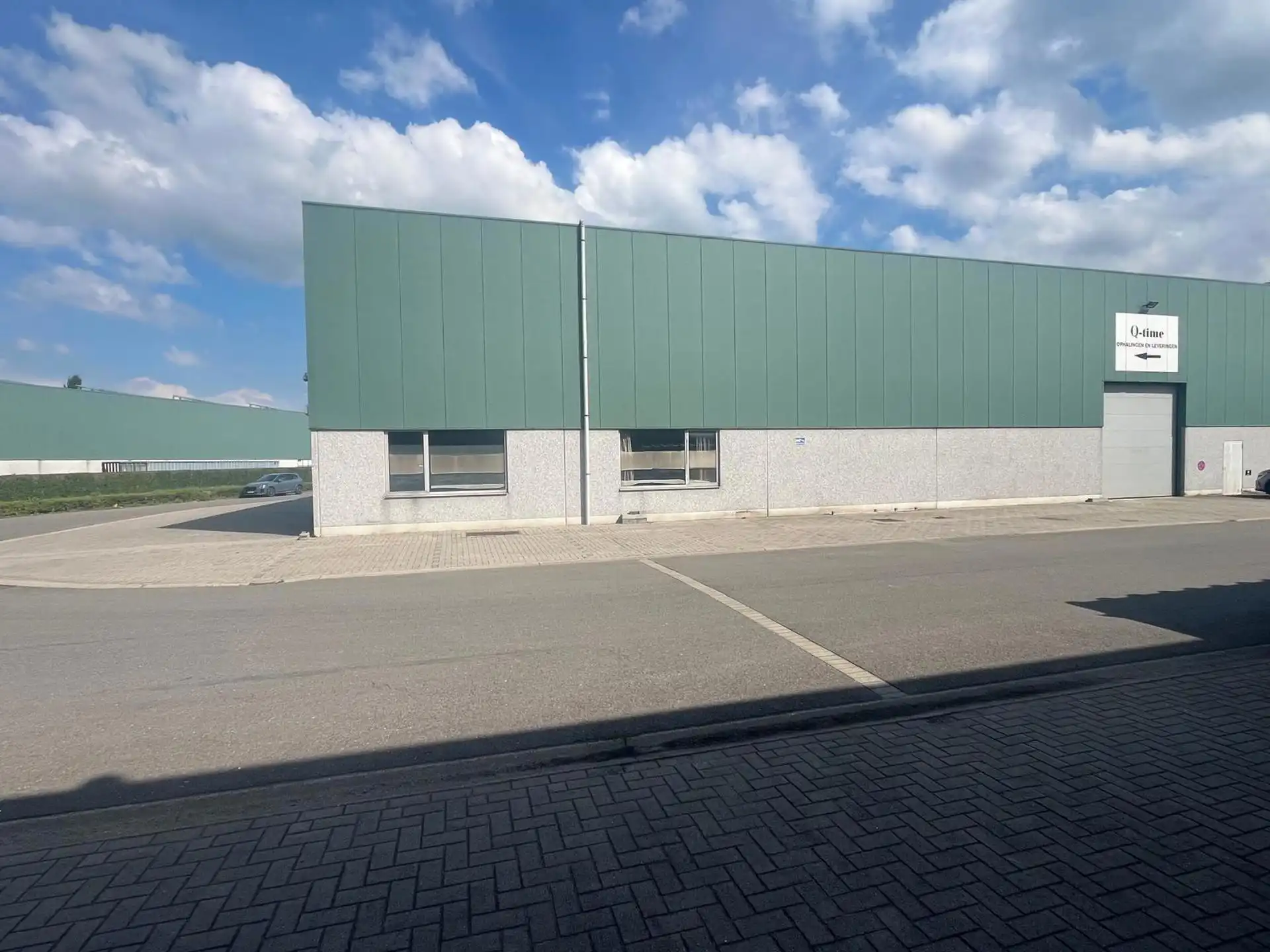 Wommelgem: 1.008 m² magazijn met mezzanine en kantoor foto 2