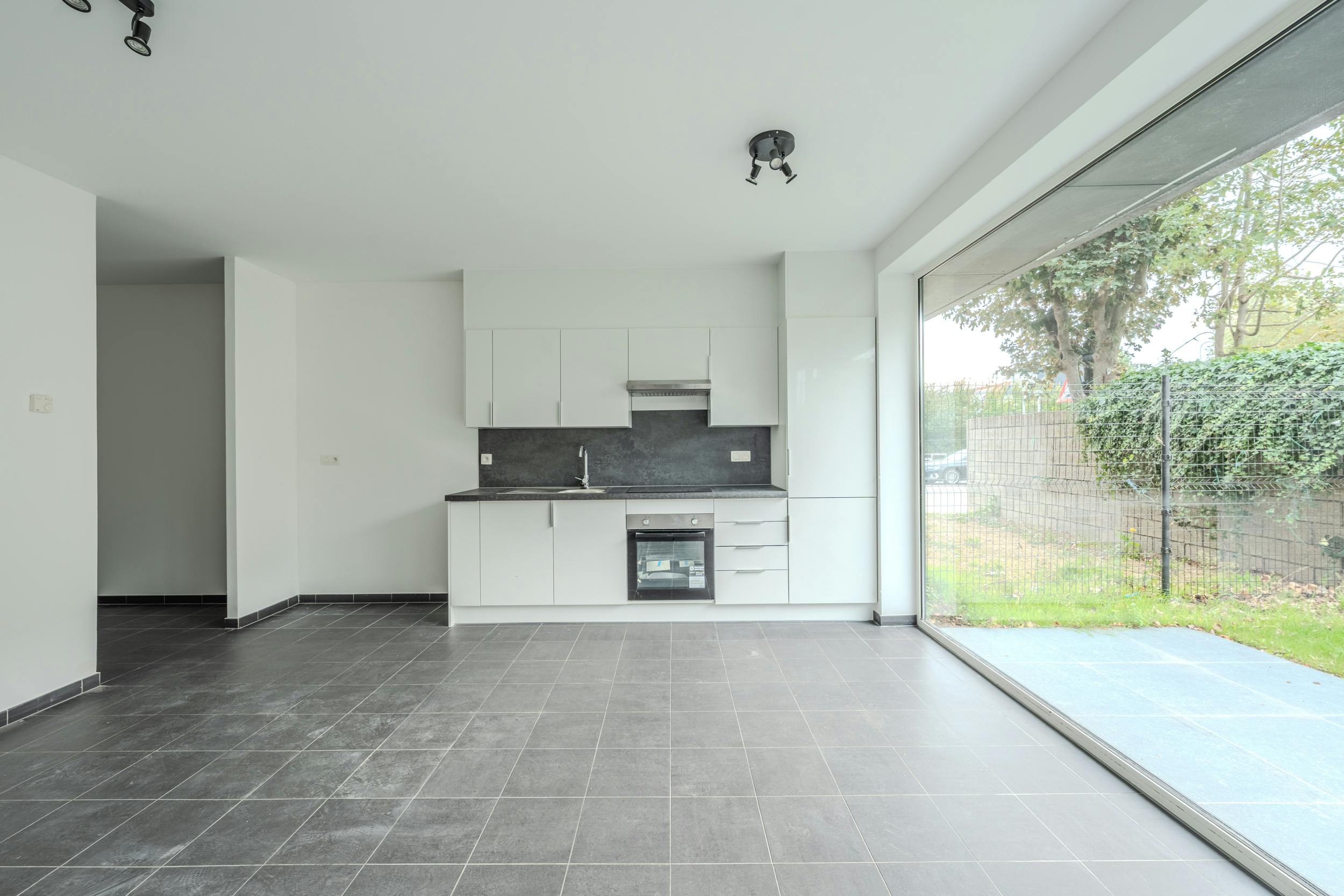 Lichtrijke studio met slaaphoek en met tuintje te Bredene  foto 5