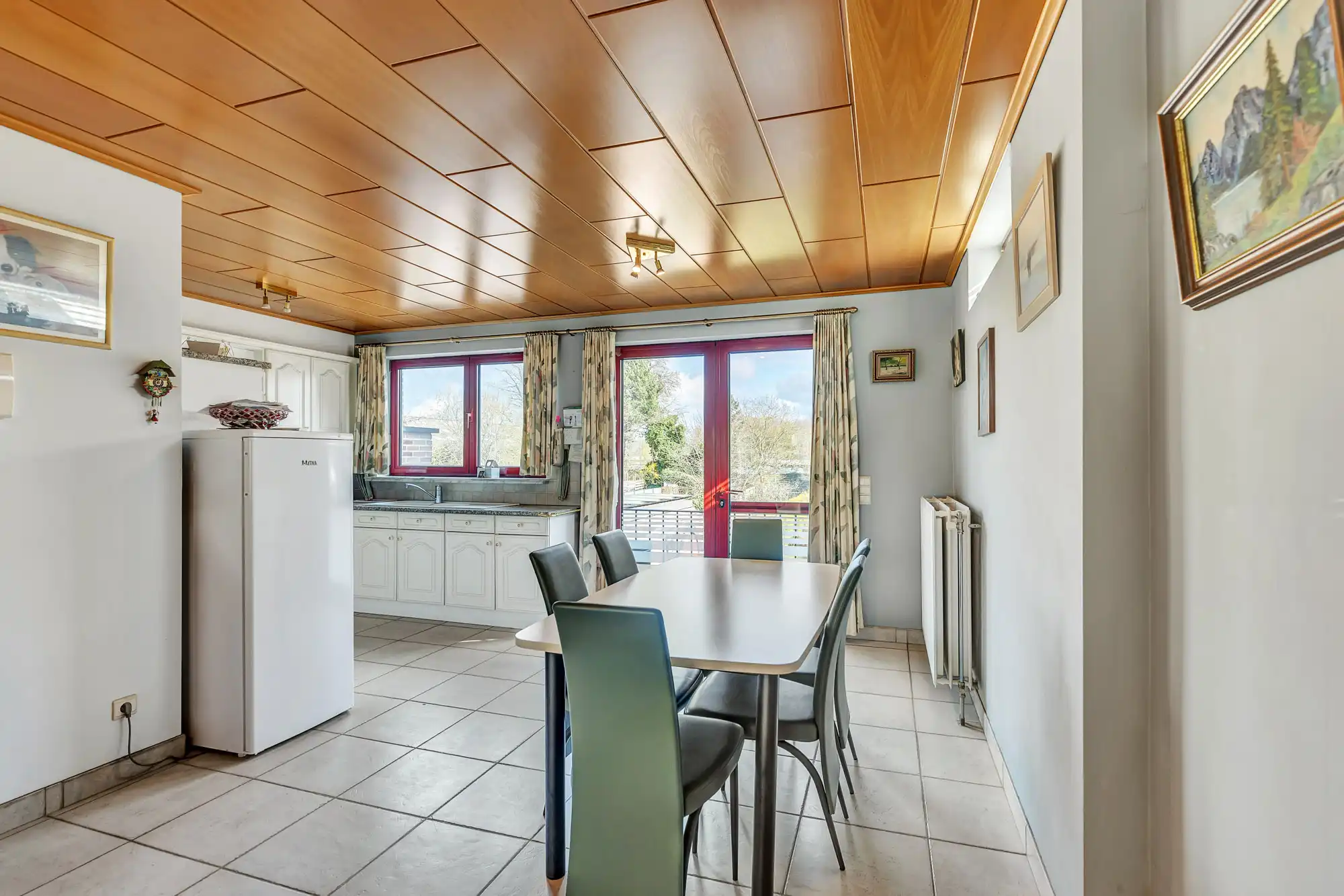 Bel-etage woning met 3 slaapkamers, garage en tuin foto 4