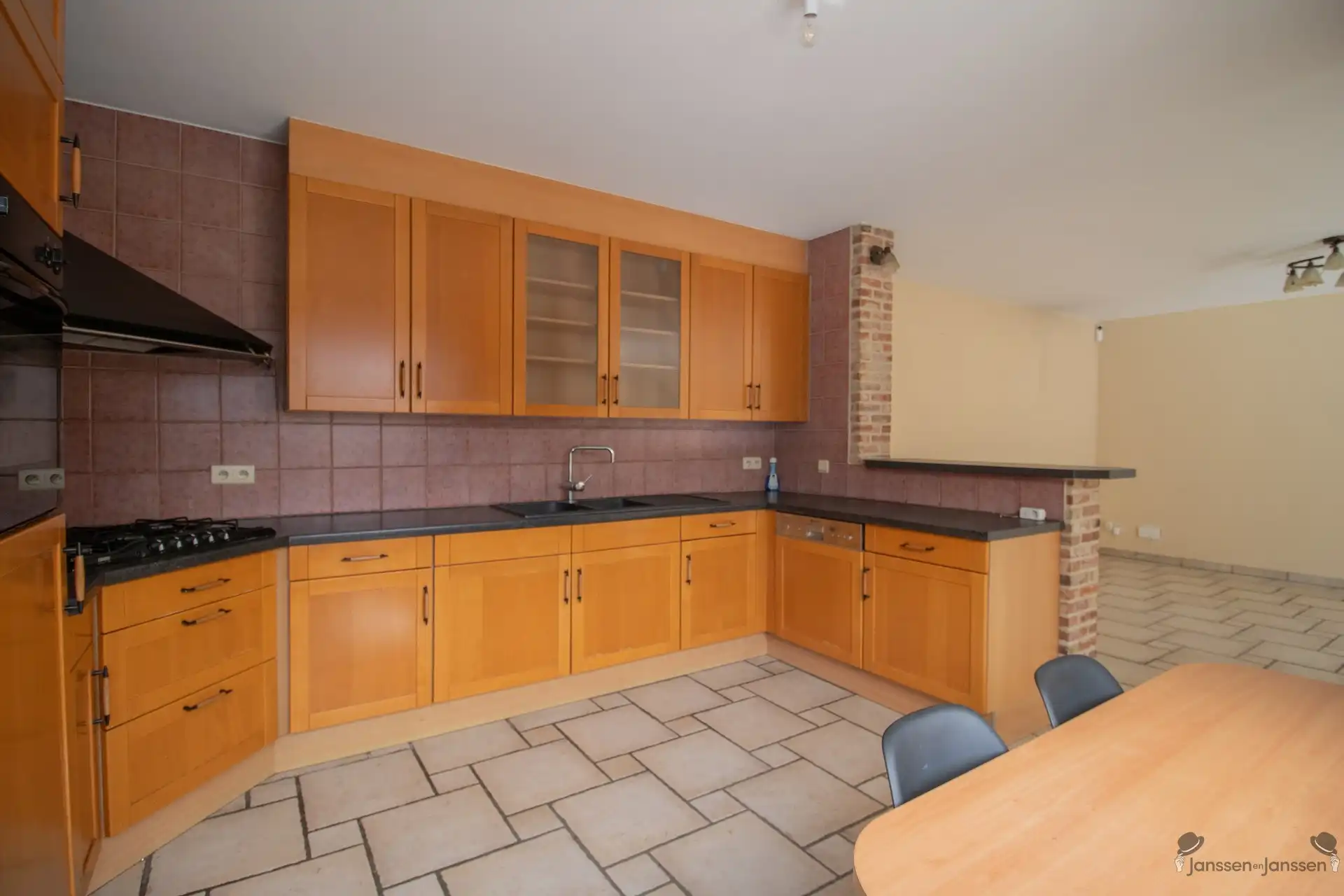 Centraal gelegen recente HOB met min. 5 slaapkamers op 819 m² foto 5