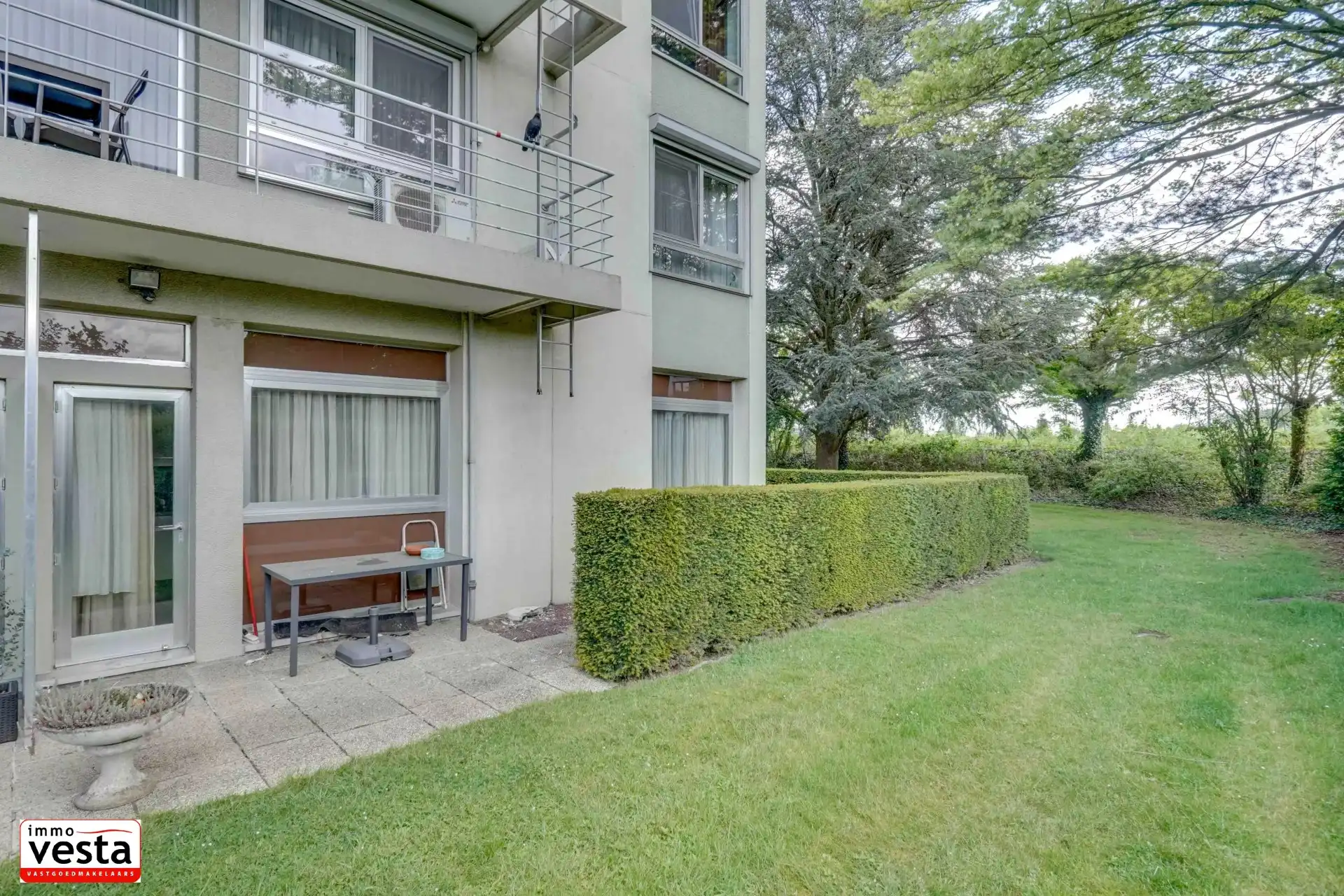 Zeer ruim gelijkvloers appartement foto 19