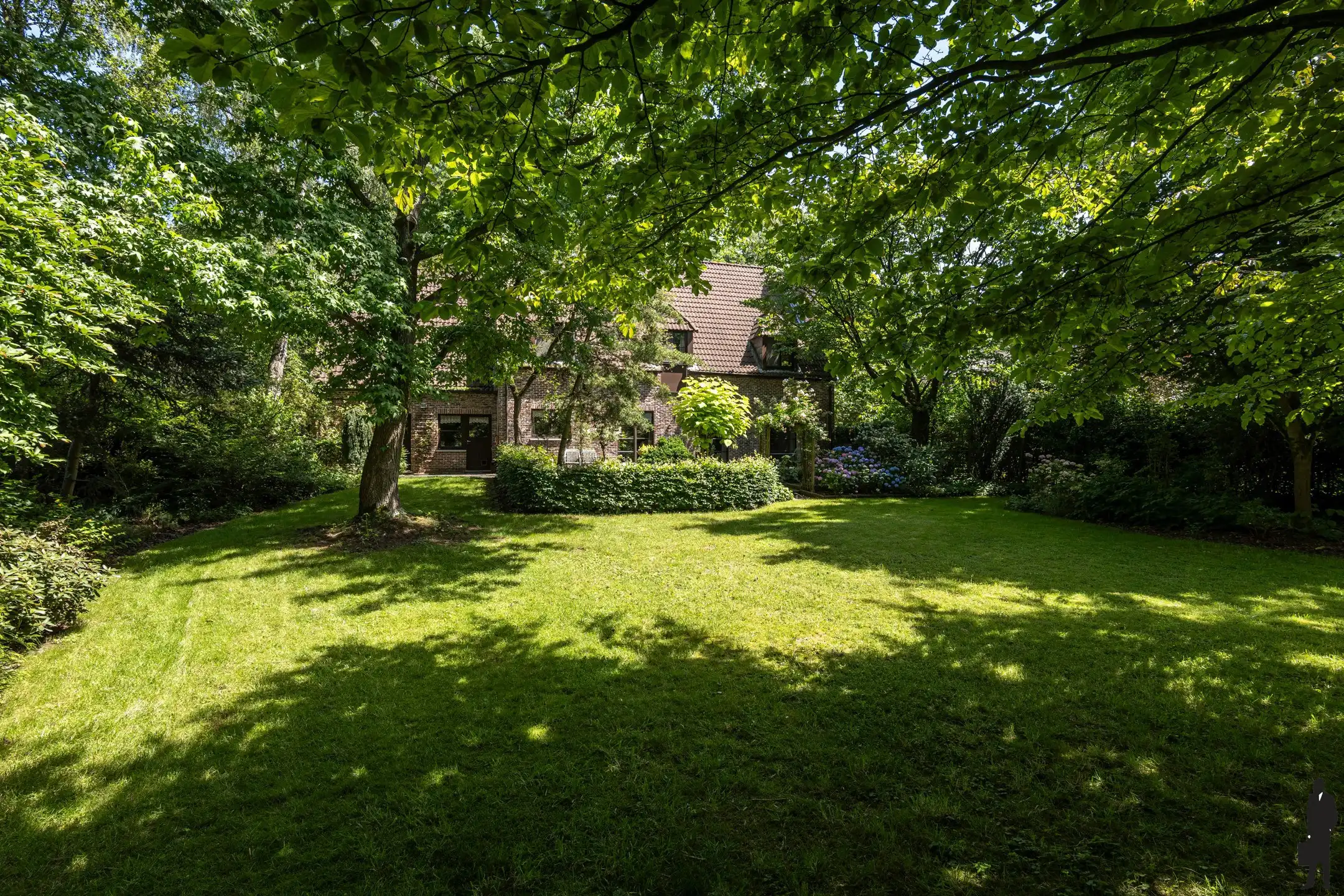 Te renoveren woning met 6 slpk. op 2.581 m² foto 26