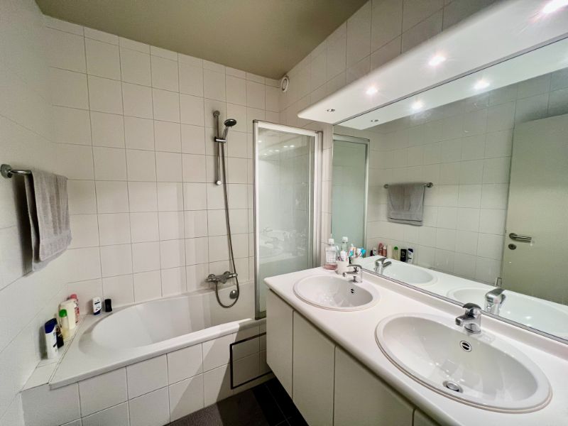 RUSTIG GELEGEN 2- SLAAPKAMERAPPARTEMENT MET TERRAS EN GARAGE foto 12