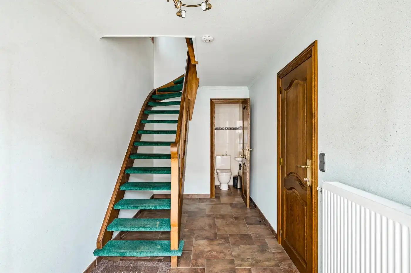 Centraal gelegen beletage-woning met 3 slpk., inpandige garage en tuin foto 2