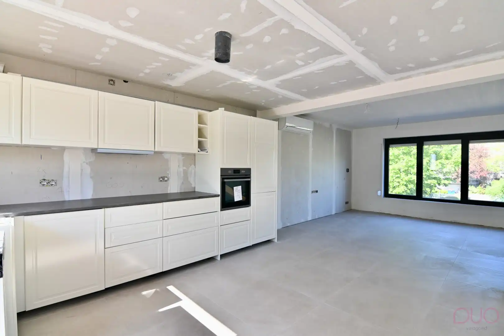 Volledig gerenoveerde woning met garage, terras en tuin - wordt volledig instapklaar afgewerkt! foto 2
