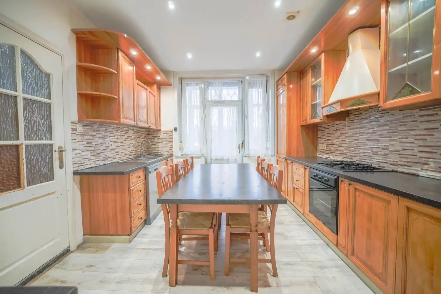 Instapklaar appartement met terras in Jette foto 7