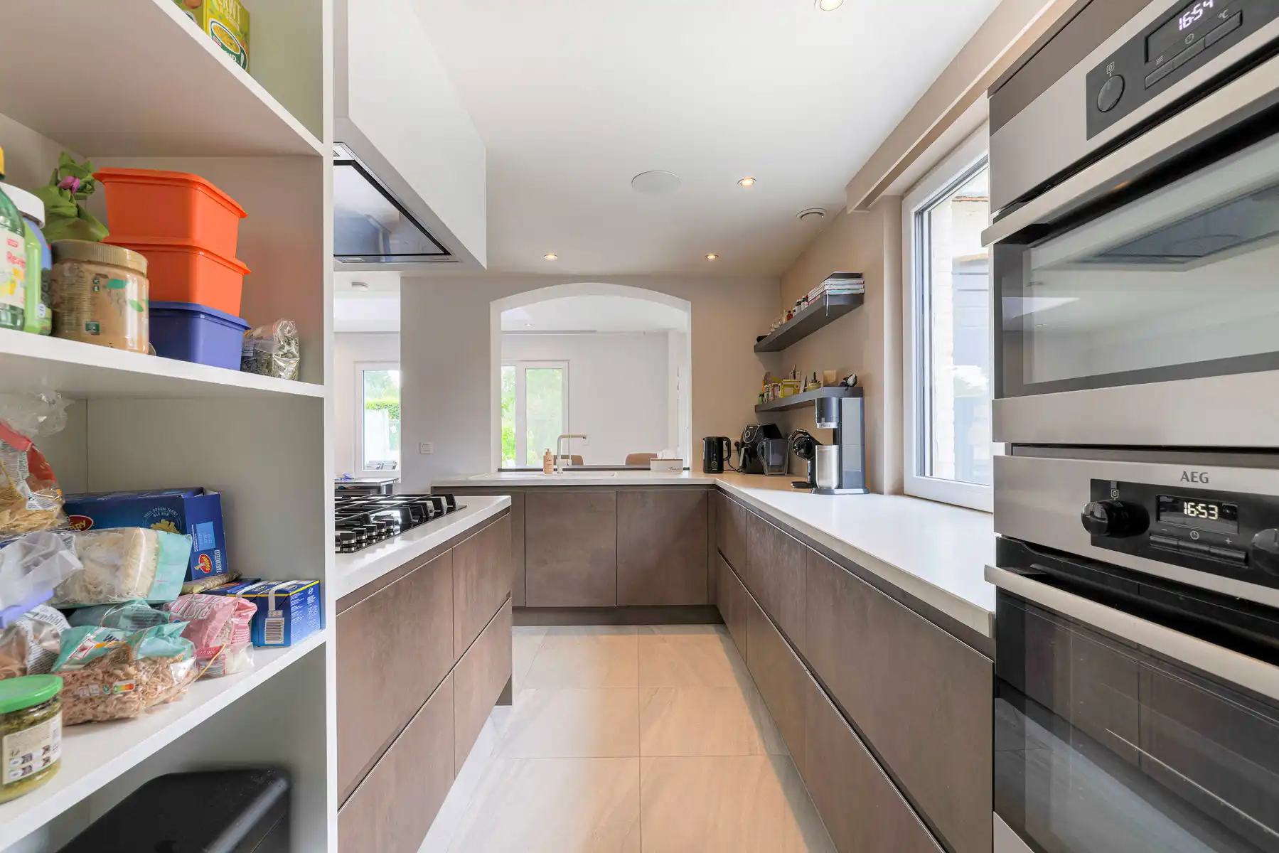 Gerenoveerde gezinswoning met 3/4 slaapkamers, garage en tuin foto 8