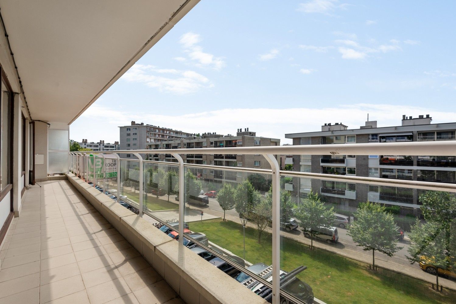 Op te frissen appartement met 2 slaapkamers en terras te Berchem! foto 8