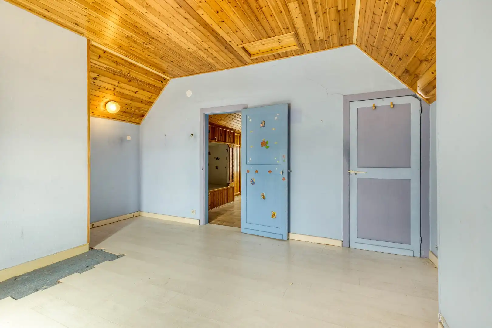 Gezellige rijwoning met grote garage, westgerichte tuin en unieke ligging in Lauwe! foto 13