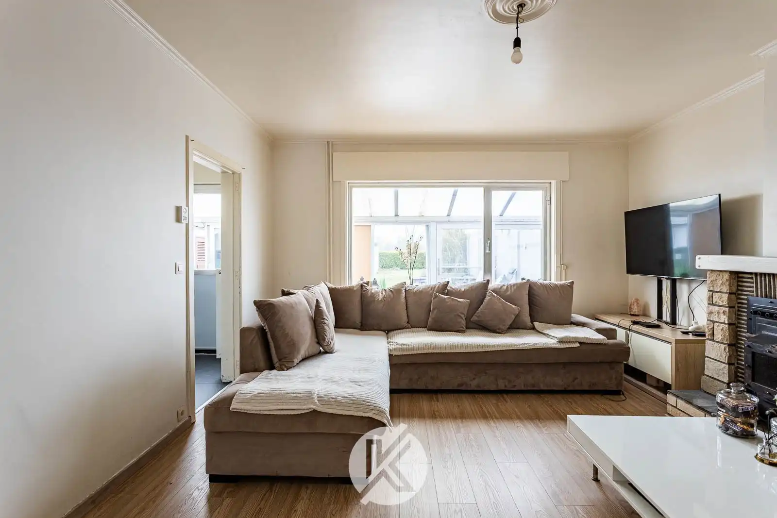 Solide halfopen gezinswoning nabij centrum foto 8