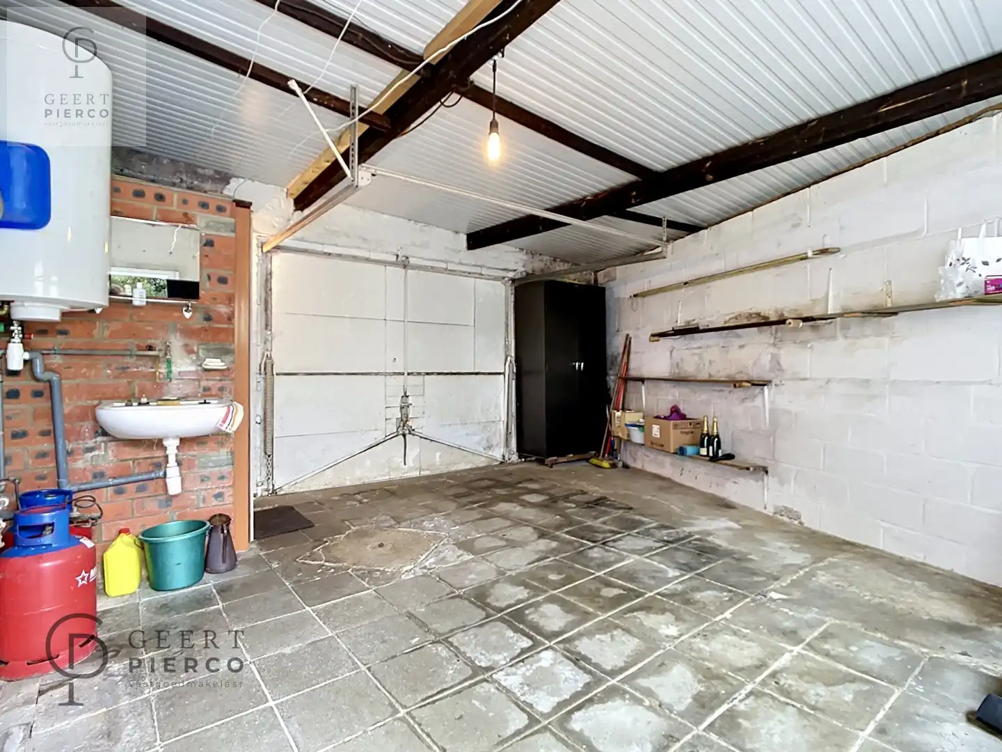 Halfopen bebouwing met drie slaapkamers, garage en ruime achtertuin. foto 23