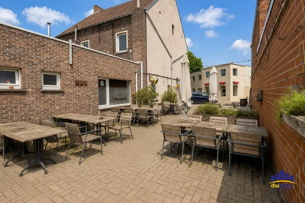 Volkscafé met groot terras en polyvalente zaal over te nemen in Laarne foto 13