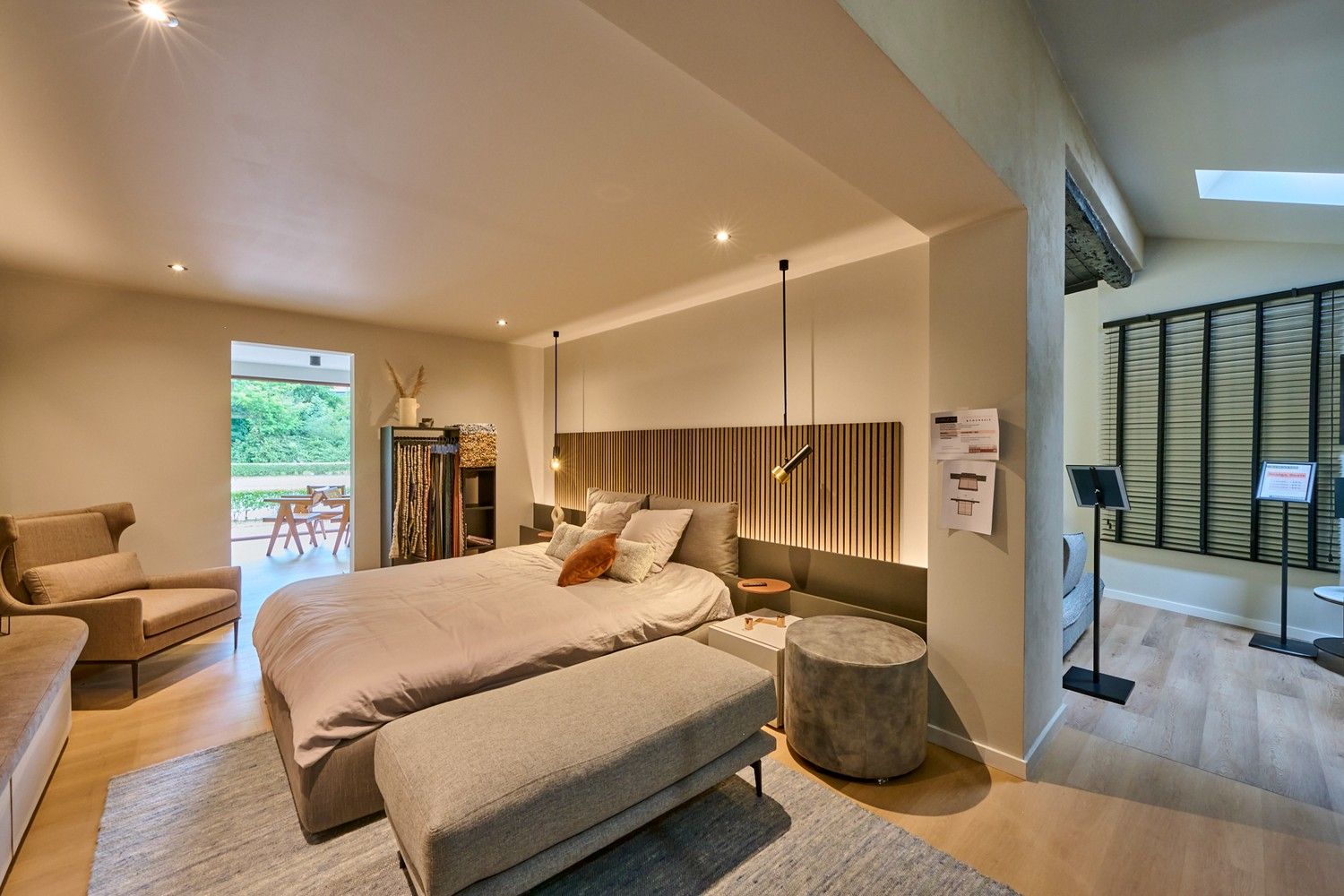 Showroom met magazijn foto 20