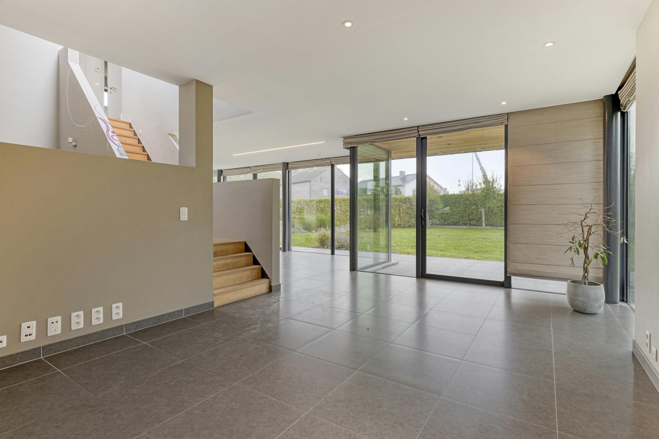 Instapklaar huis met 4 slaapkamers en ruime tuin in Kluisbergen foto 3