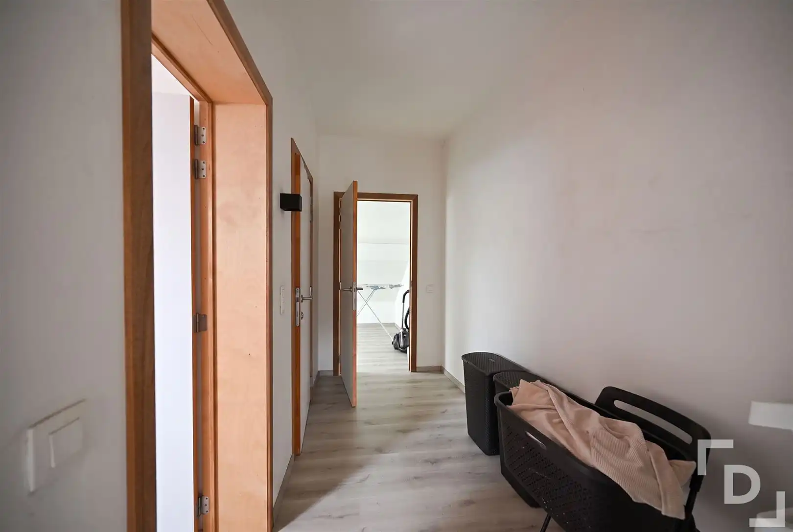 Lichtrijke duplex op een boogscheut van de Menenpoort foto 6