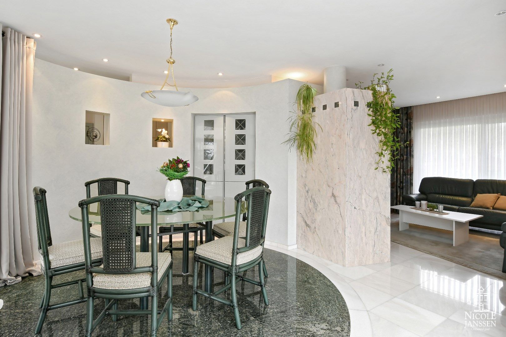 Vrijstaande gelijkvloerse gezinswoning met 4 slaapkamers en prachtige tuin foto 7