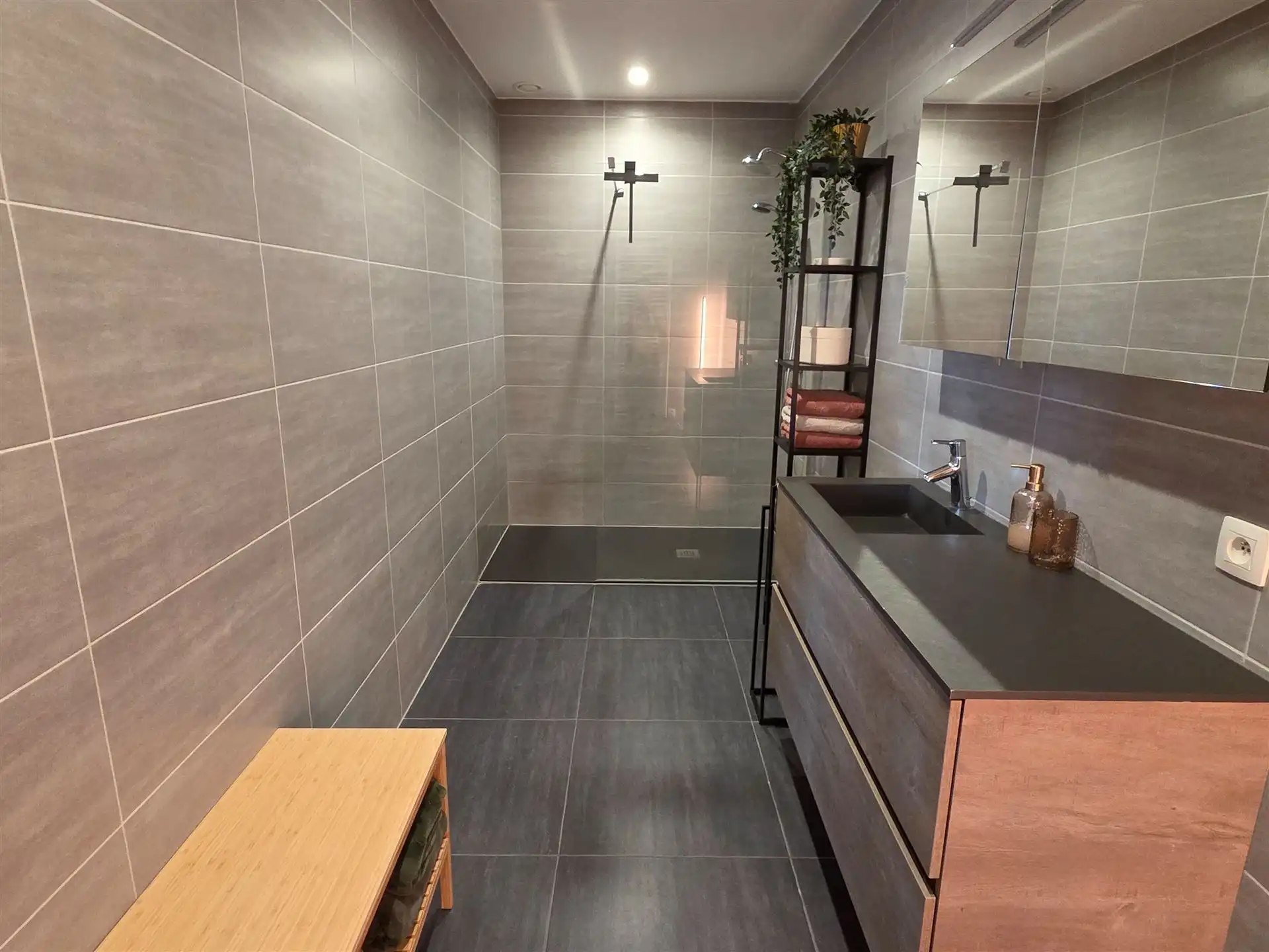 Energiezuinig appartement met 2 slks, zeer groot terras, carport en kelderberging foto 11